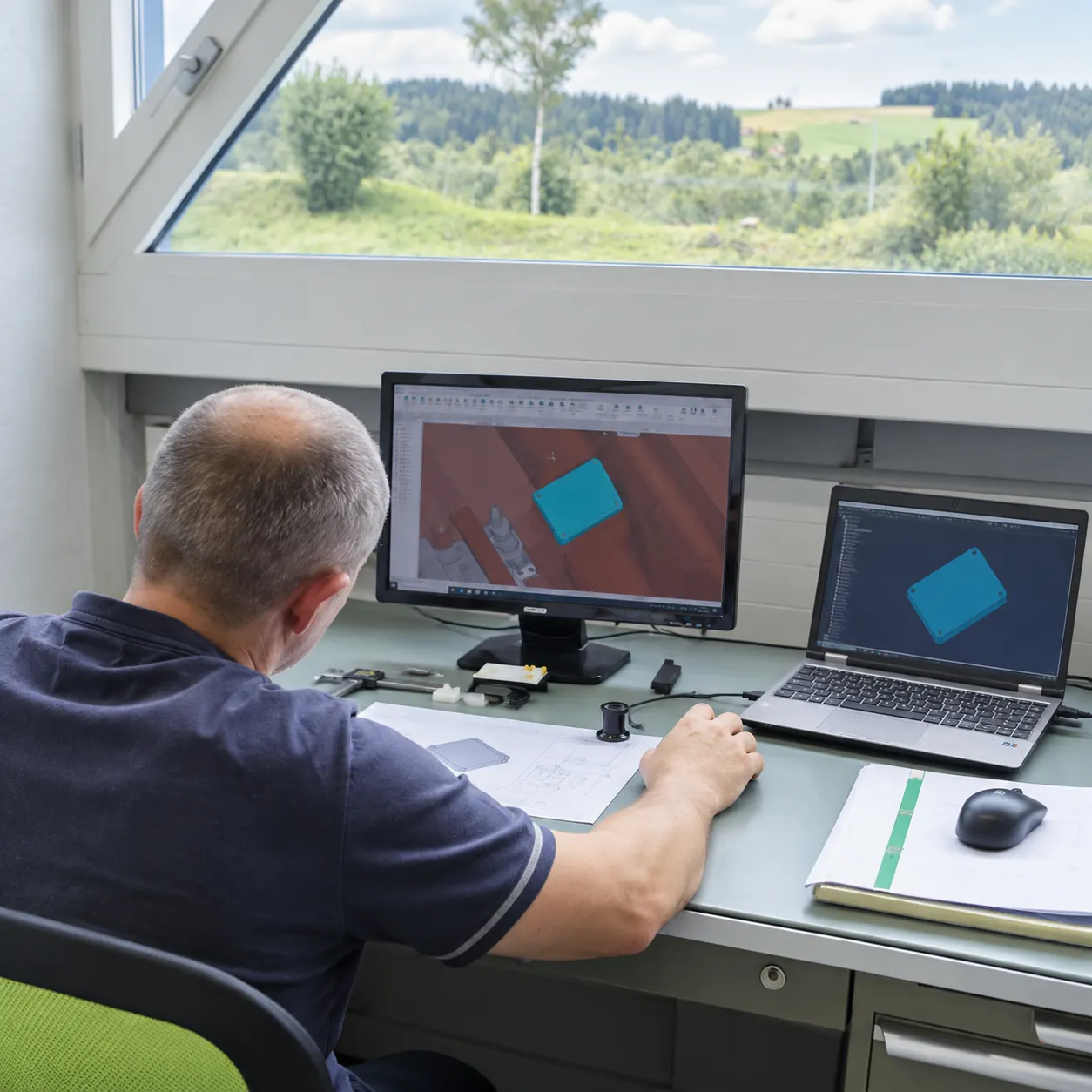 CAD-Arbeitsplatz, retuschiertes Filmbild